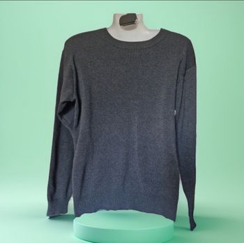 Beau pull léger à col rond coupe classique