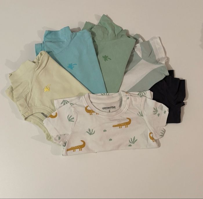 T-shirt et colle roulé bébé