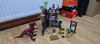 Playmobil campement des explorateurs Tyrannosaure 