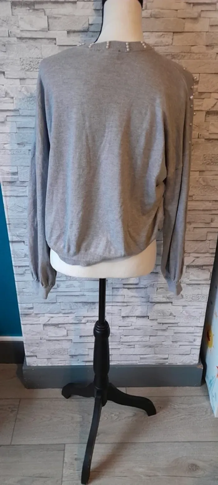Pull gris à perle blanche - De marque Jennyfer en taille 38 - photo numéro 4