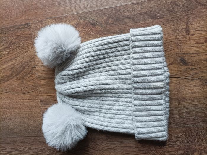 Bonnet Pompon gris 2-4 ans