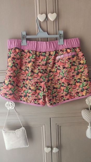 Short imprimé fleuri winkice taille 38