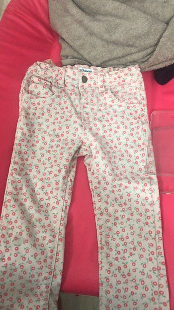 Pantalon jeans à motif