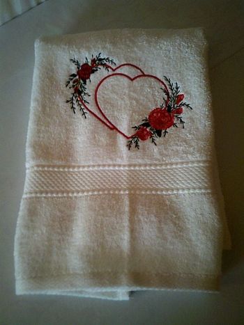 Serviette éponge coeur brodé