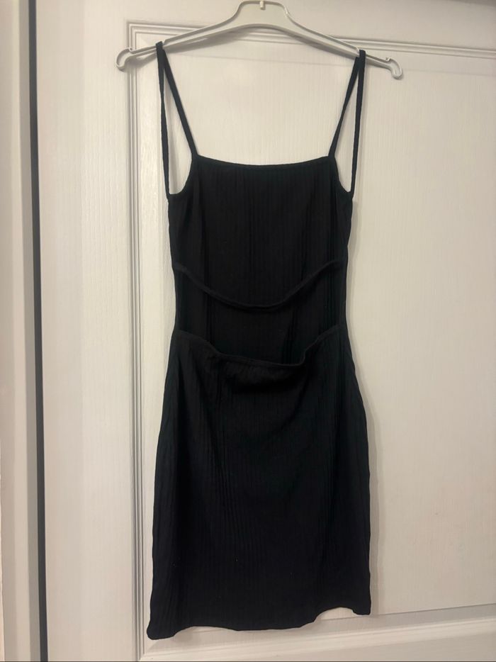 Robe moulante dos nu pretty Little thing  s