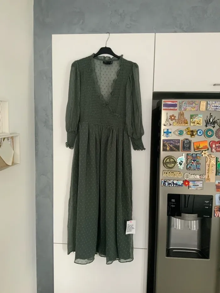 Robe asos kaki neuve taille 36 mi longue