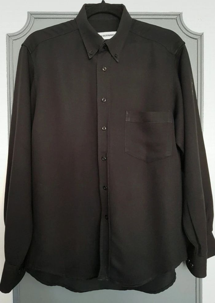 Chemise noire à manches longues