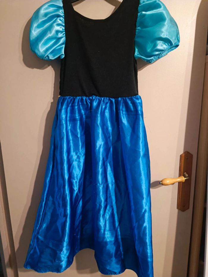 Robe Anna 7/8 ans  du Disney la reine des neiges - photo numéro 2