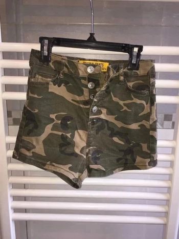 Short Jennyfer taille 32 en tbe à 5 euros