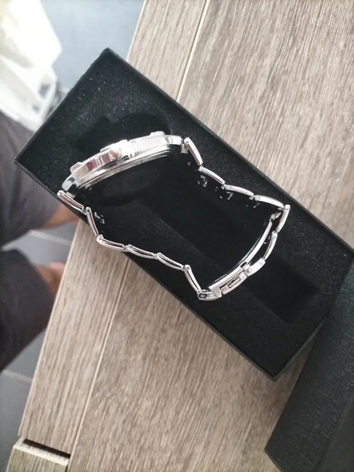 Montre neuve - photo numéro 3