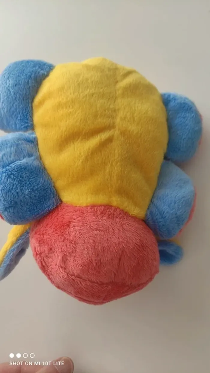 Petite peluche hippopotame jaune bleu rouge - photo numéro 2