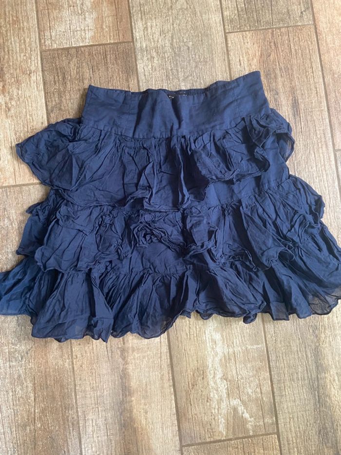 Jupe courte d’été à volants bleu foncé Zara