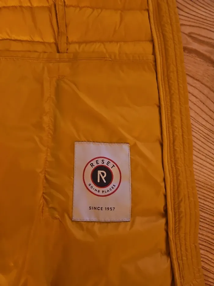 Doudoune sans manche jaune. - photo numéro 3