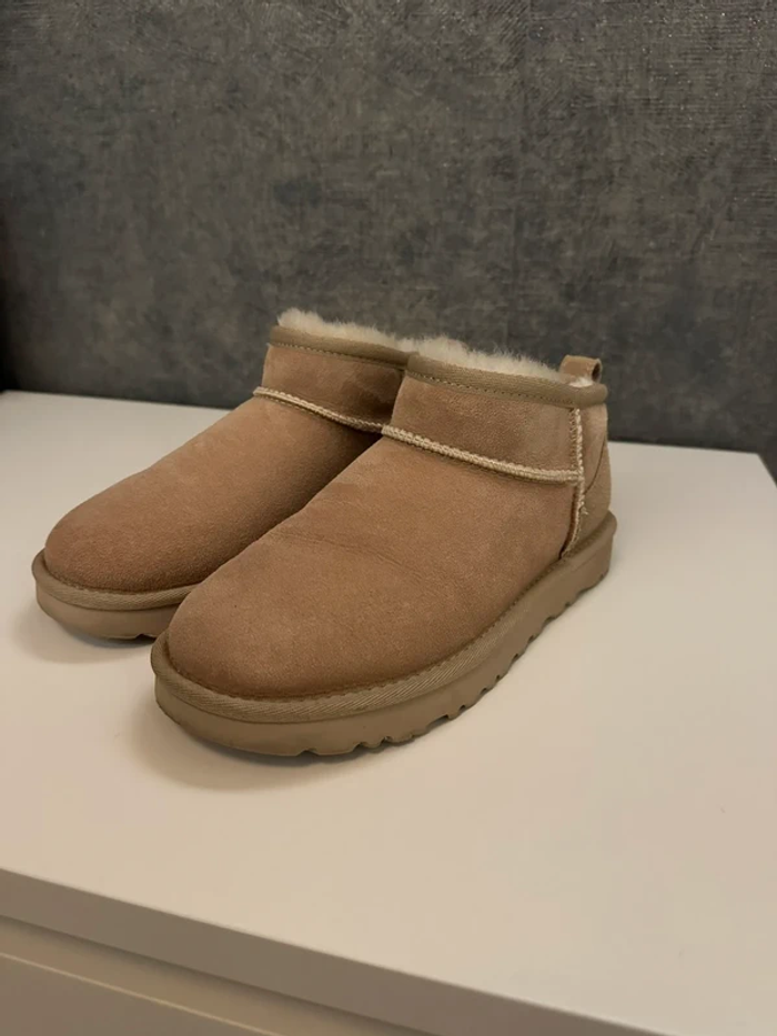 Ugg mini taille 40 - photo numéro 3