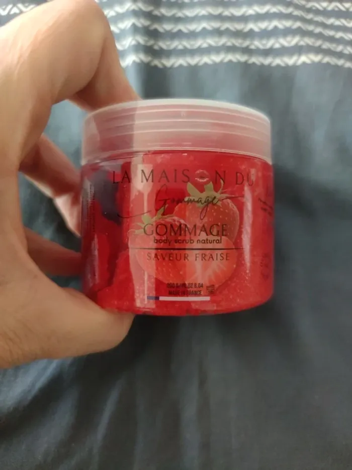 La maison du gommage visage et corps fraîse  neuf