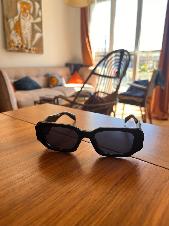 Lunettes de soleil noir Prada - photo numéro 2