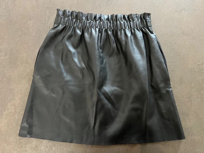 Jupe noire simili cuir