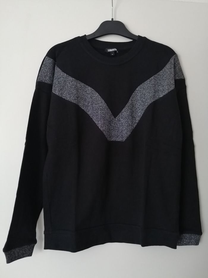Sweat noir avec bande argentée La Halle taille XS - photo numéro 2
