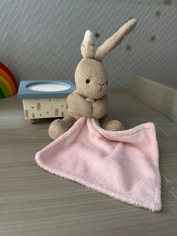 Doudou lapin beige mouchoir rose grain de blé