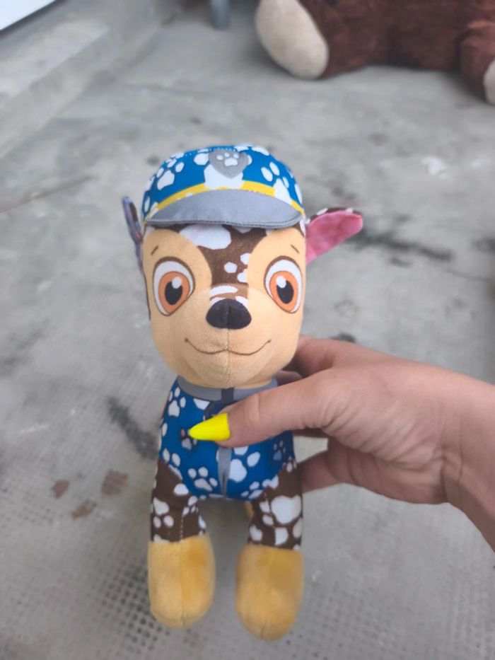Peluche chase en état satisfaisant