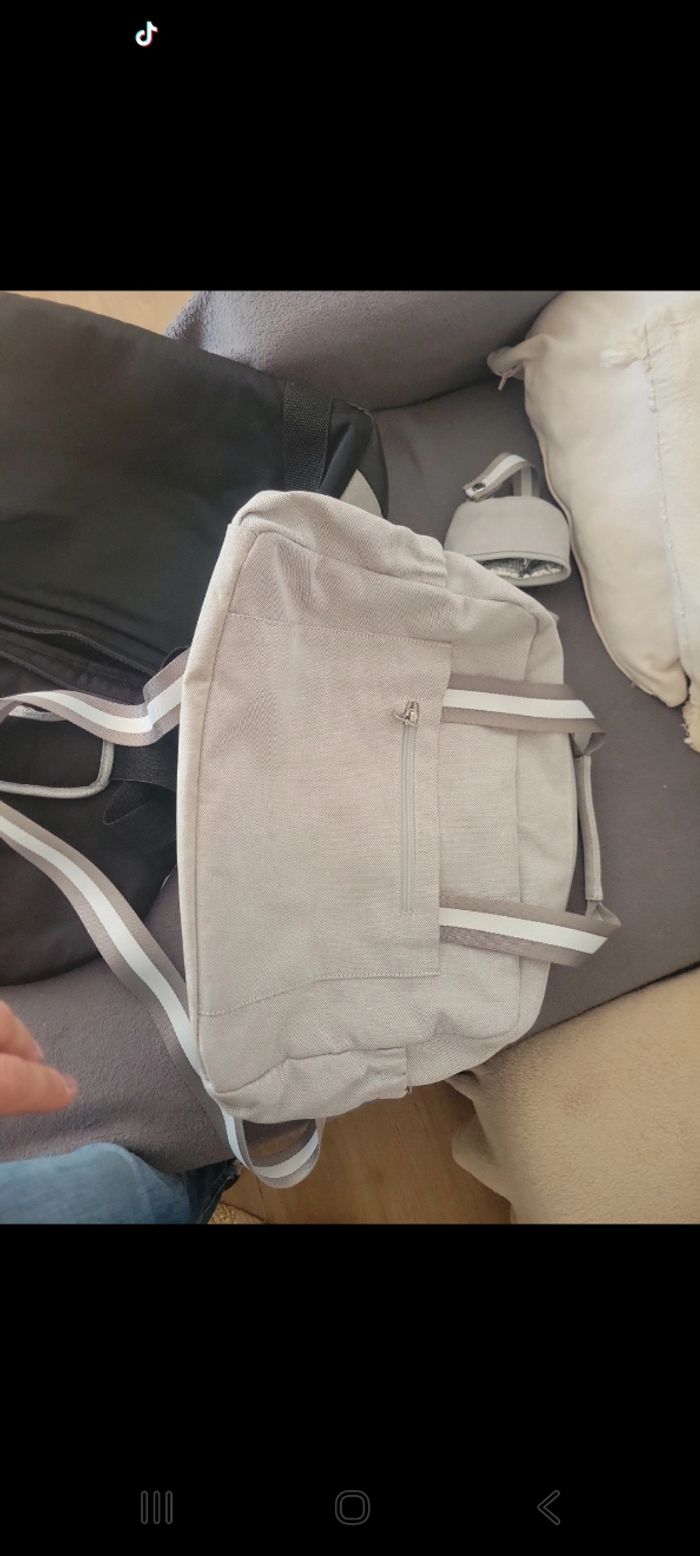 Sac a langer très bon état général - photo numéro 2
