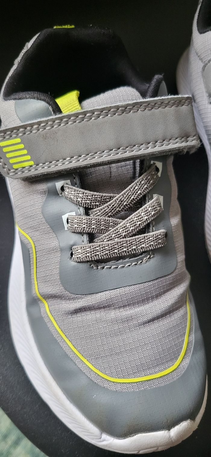 Baskets Tex grises et jaunes. Pointure 29 - photo numéro 3