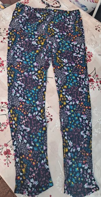Joli pantalon léger et fleurie, confortable, bien coupé avec poches et lien - T38/40 - Blancheporte