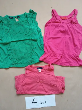 Lot 2 hauts 4 ans (+1 offert🎁)