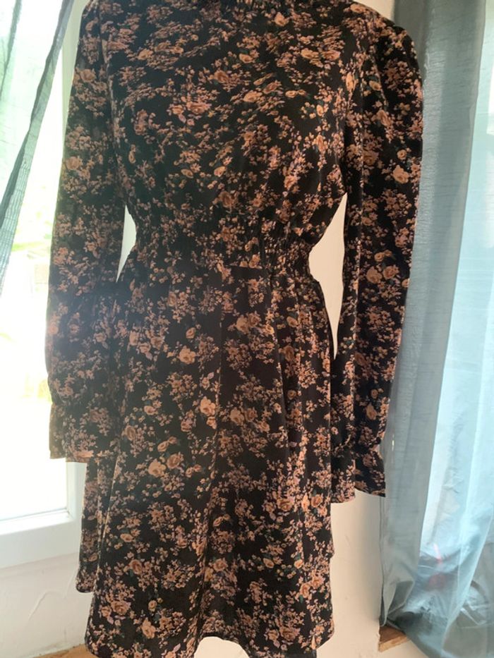 Robe SHEIN noir fleurie taille M - photo numéro 4