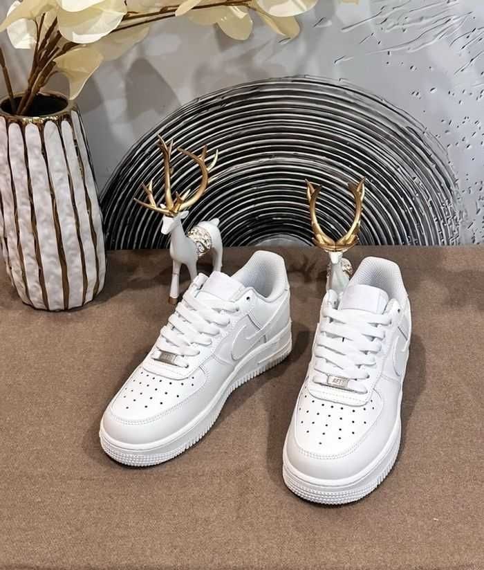 Nike Air Force 1 Taille 37.5 - photo numéro 3