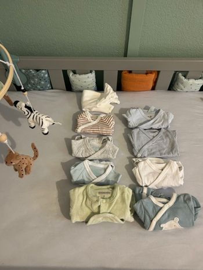 Lot de vêtements bébé