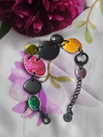 Bracelet avec pastilles colorées en acier inoxydable