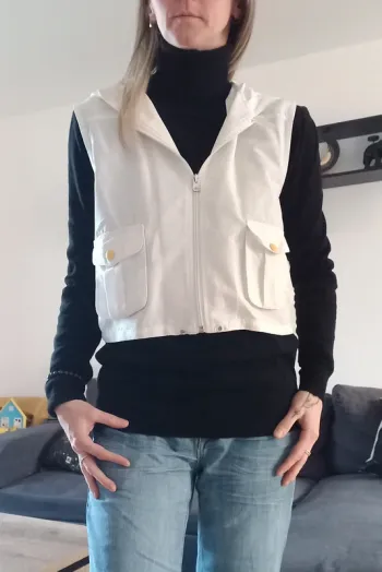 Haut blanc sans manches