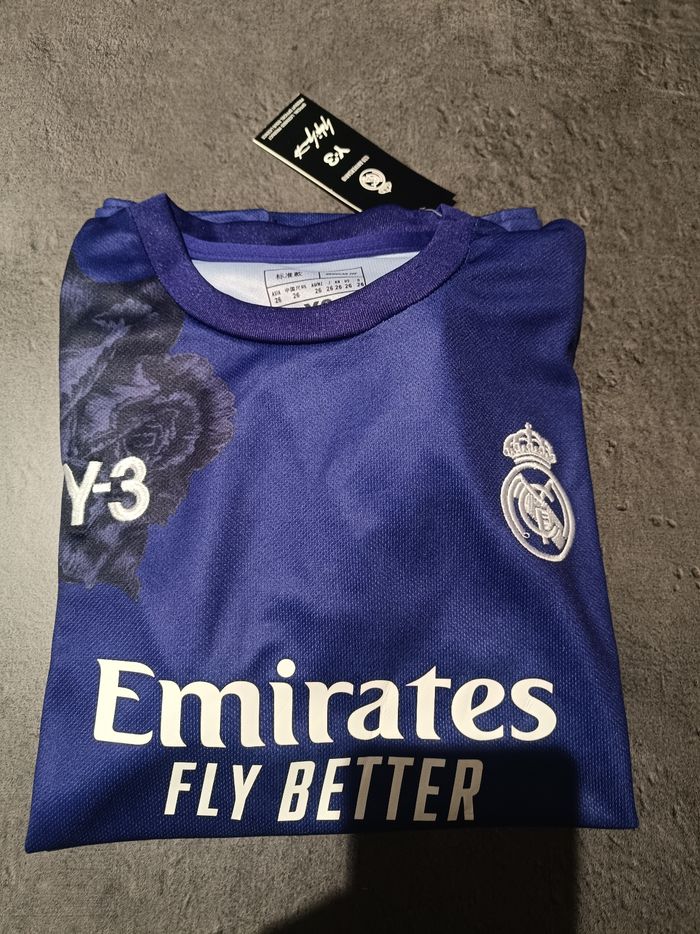 Tenue foot Real Madrid édition 120ans. T26 - photo numéro 2