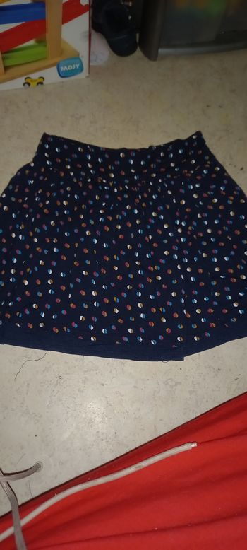 Jupe 10ans dpam elle a un petit trou