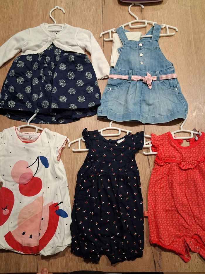 Lot vêtements fille 9 mois - photo numéro 3
