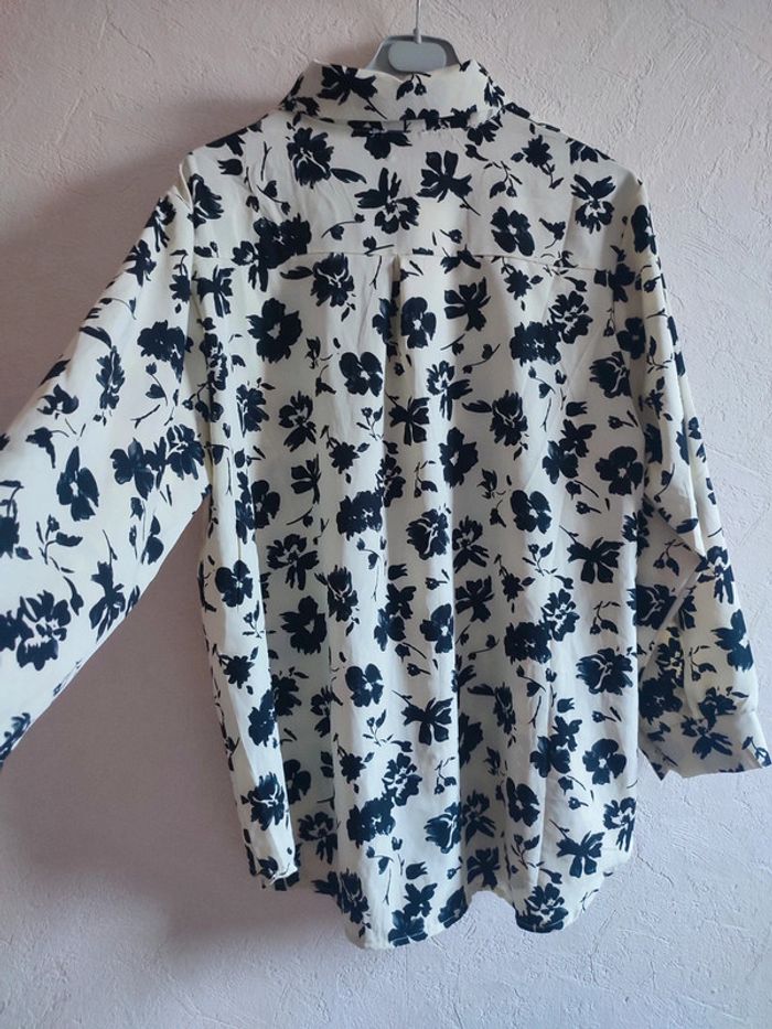 Chemise longue et fluide à fleurs noires - Taille unique 🌸 - photo numéro 5