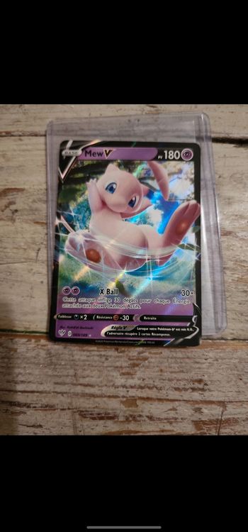 Carte pokemon mew v