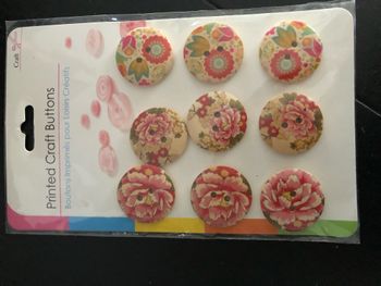 Plaque de 9 boutons en bois décor fleuri