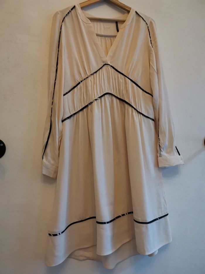 Magnifique robe crème les petites bombes - photo numéro 1