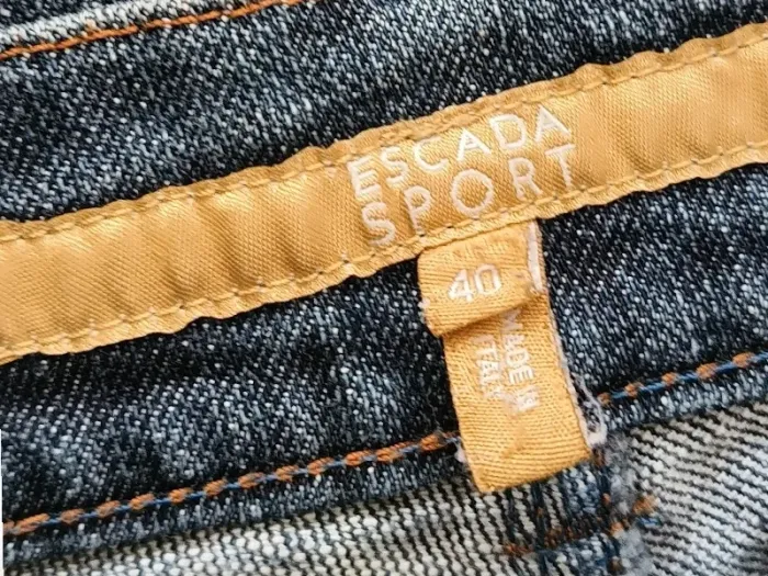 Jean vintage y2 Escada Sport ,coupe droite ,taille mi-haute ,extensible - photo numéro 9