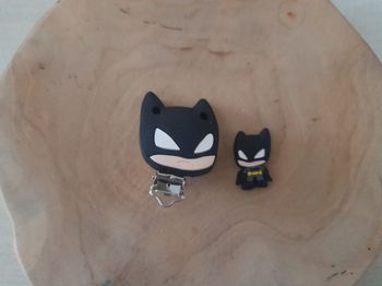 Attache tétine batman