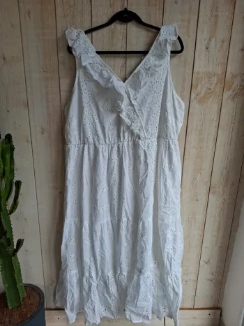 Robe blanche broderie anglaise