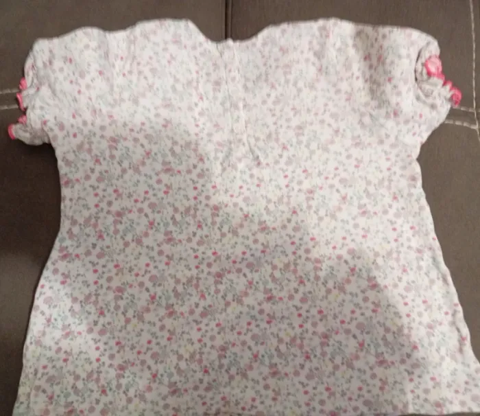 Tee-shirt fleuri - photo numéro 3