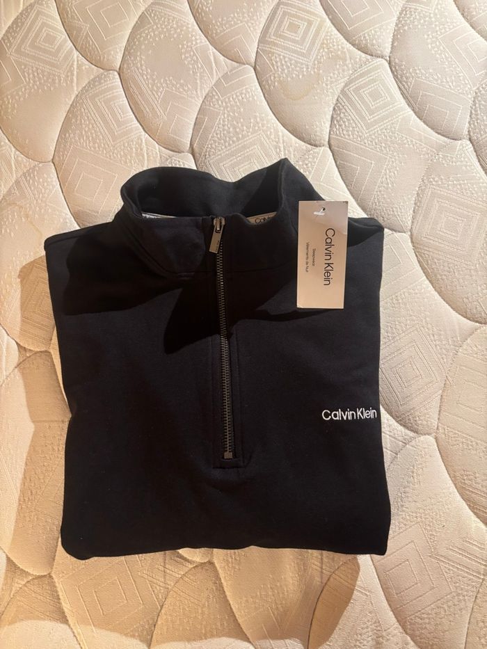 Sweat à zip. Calvin Klein