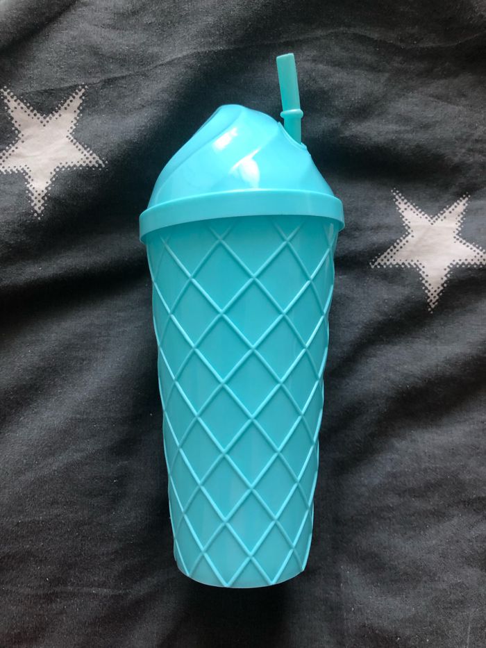 Jolie gobelet neuf - photo numéro 2