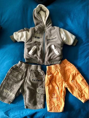 Lot bebe 3mois : 2 pantalons + 1 sweet
