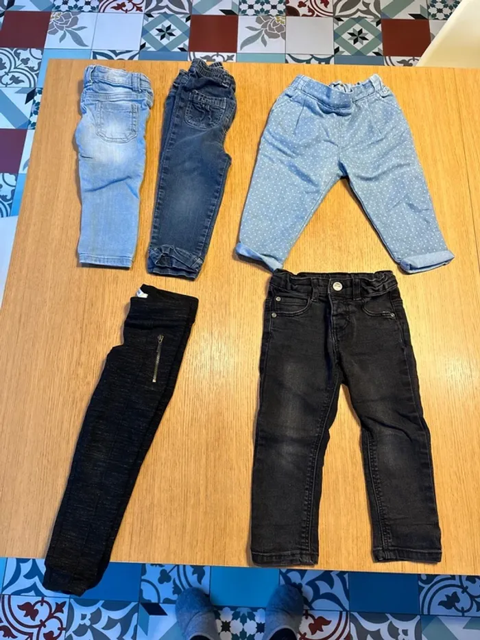 Lot de 4 jeans + 1 legging
