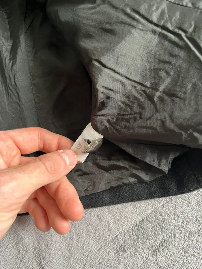 Veste vintage autrichienne noir – Épaules structurées & boutons cœurs – T.38 - photo numéro 4