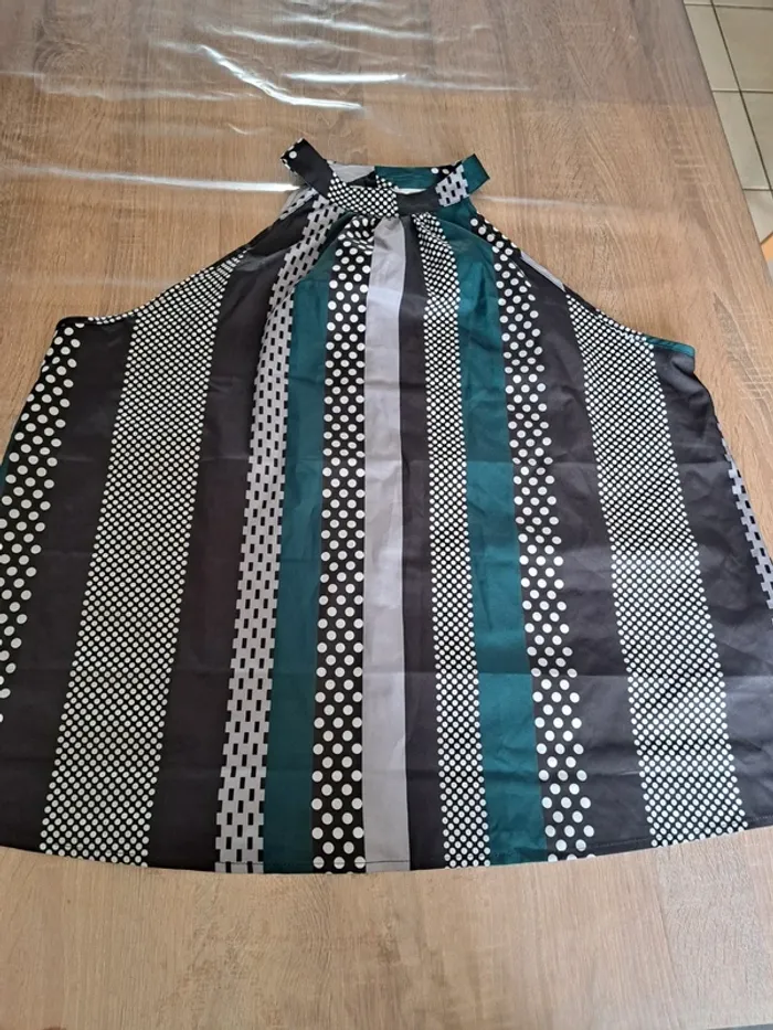 Top épaule dénudé Shein Curve 3XL noir et vert